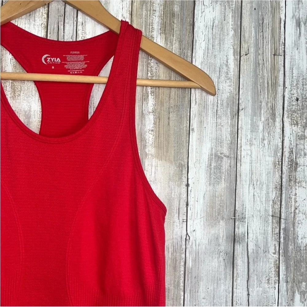 Zyia Red Stretch Tank - Picture 3 of 4